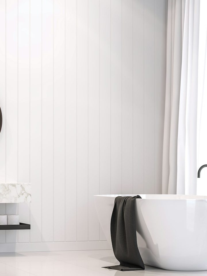 Salle de bain claire et épurée